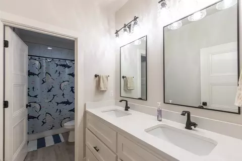 Bath - 5014 Cranbrook Dr, Abilene, TX 79606 photo 9 of 10