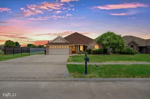 5003 General Polk Dr, Bossier City, LA 71112