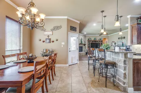 Dining - 8401 Fullerton Dr, Cleburne, TX 76033 photo 2 of 3