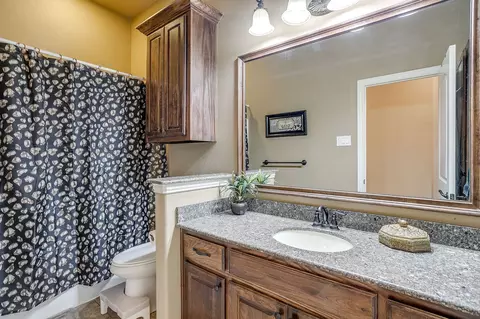 Bath - 8401 Fullerton Dr, Cleburne, TX 76033 photo 5 of 5