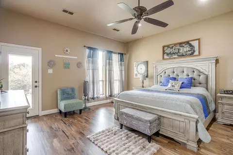 Bedroom - 8401 Fullerton Dr, Cleburne, TX 76033 photo 1 of 6