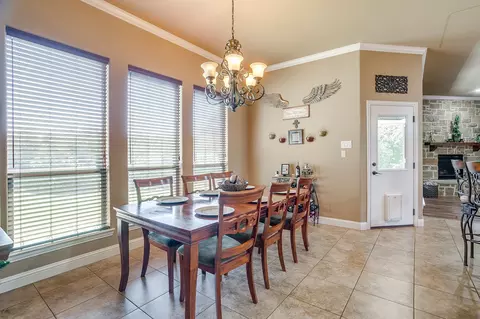 Dining - 8401 Fullerton Dr, Cleburne, TX 76033 photo 3 of 3