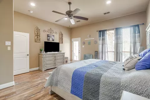 Bedroom - 8401 Fullerton Dr, Cleburne, TX 76033 photo 2 of 6