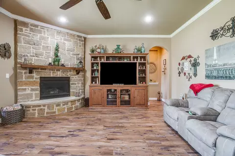 Living - 8401 Fullerton Dr, Cleburne, TX 76033 photo 1 of 2