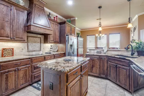 Kitchen - 8401 Fullerton Dr, Cleburne, TX 76033 photo 4 of 4