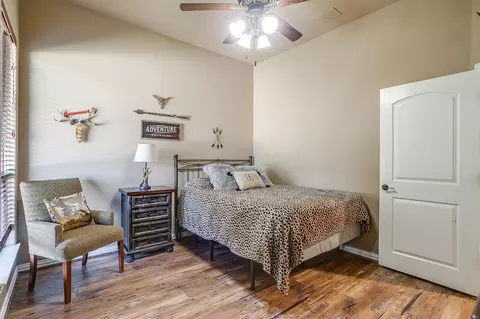 Bedroom - 8401 Fullerton Dr, Cleburne, TX 76033 photo 5 of 6