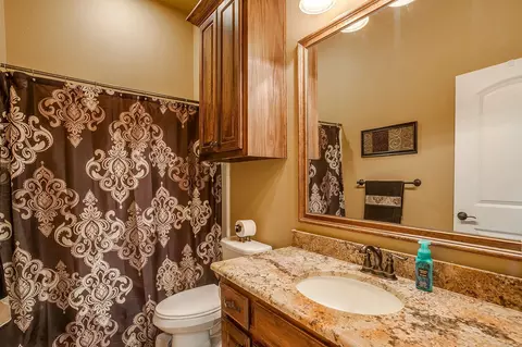 Bath - 8401 Fullerton Dr, Cleburne, TX 76033 photo 4 of 5