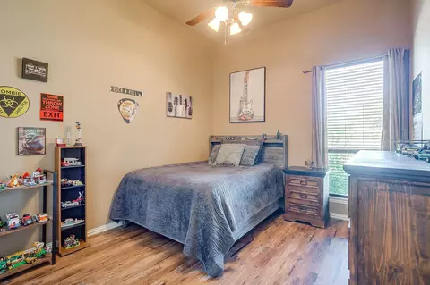 Bedroom - 8401 Fullerton Dr, Cleburne, TX 76033 photo 4 of 6