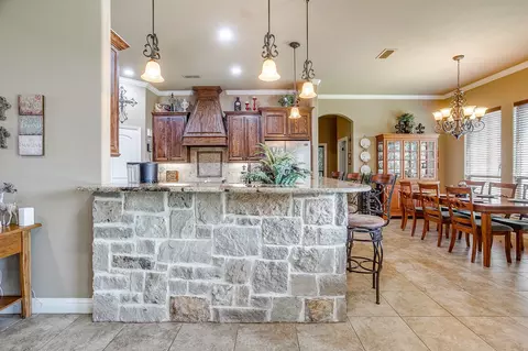 Kitchen - 8401 Fullerton Dr, Cleburne, TX 76033 photo 3 of 4