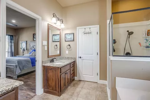 Bath - 8401 Fullerton Dr, Cleburne, TX 76033 photo 2 of 5