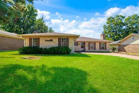 3450 Vagas Dr, Paris, TX 75462