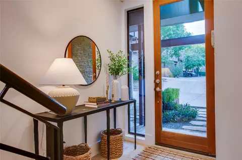 433 Trinity River Cir, Dallas, TX 75203