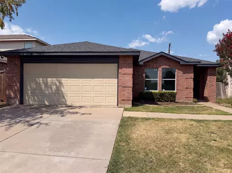 5244 New Castleton Ln, Fort Worth, TX 76135