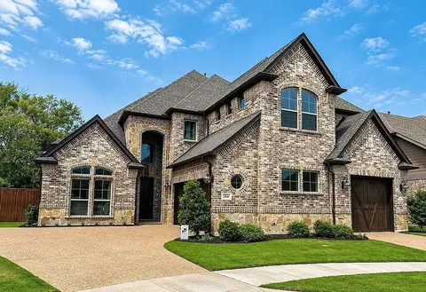 2828 Stadium View Dr, Fort Worth, TX 76118