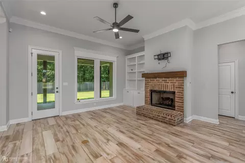 Living - 163 Sitka Loop, Haughton, LA 71037 photo 1 of 2