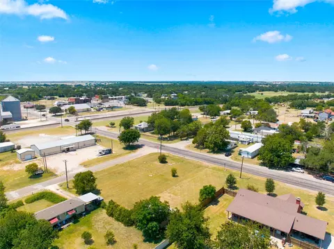 000 E 5th St, Crawford, TX 76638