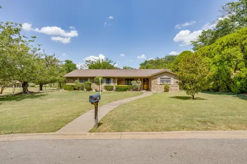 14 Arthur Dr, Edgecliff Village, TX 76134