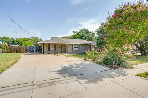 204 W Northern Ave, Saginaw, TX 76179