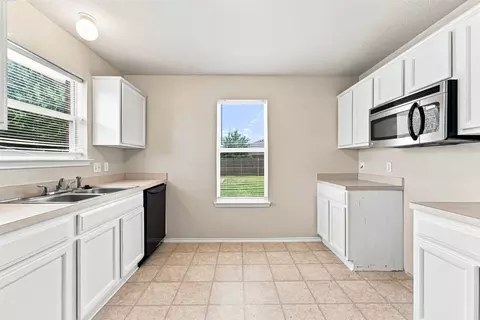 Kitchen - 4300 Larry Don Ln, Waco, TX 76708 photo 2 of 3