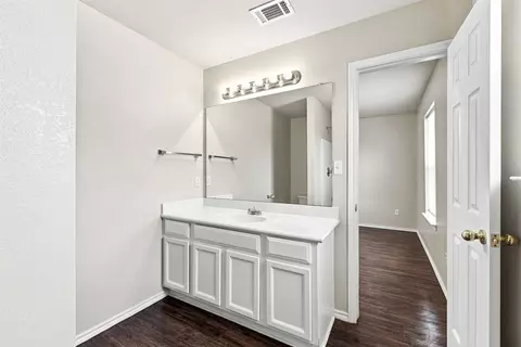Bath - 4300 Larry Don Ln, Waco, TX 76708 photo 2 of 3