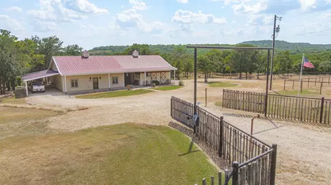 1155 Horsemans Dr, Stephenville, TX 76401