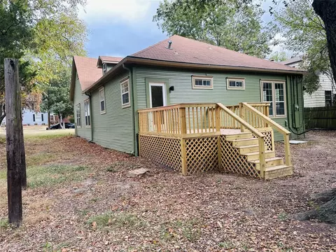 Exterior - 111 Pecan St, Terrell, TX 75160 photo 4 of 5