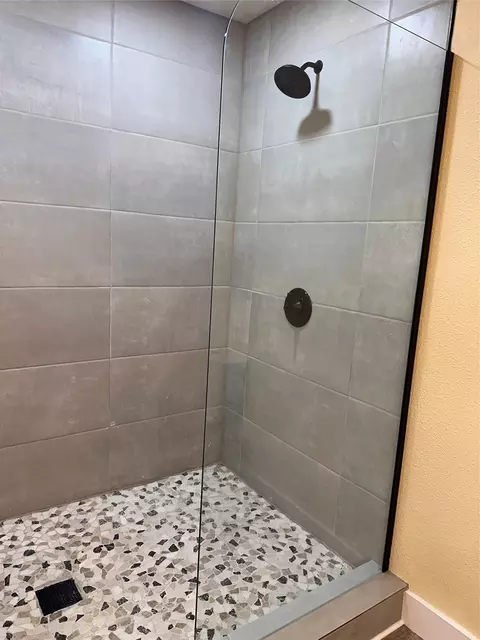 Bath - 111 Pecan St, Terrell, TX 75160 photo 4 of 5