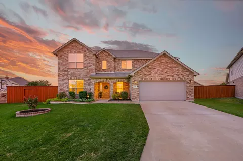 325 Little John Ct, Saginaw, TX 76179