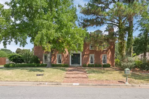 706 Sahara Dr, Greenville, TX 75402