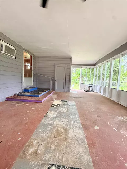 Exterior - 316 Moore St, Springhill, LA 71075 photo 2 of 5