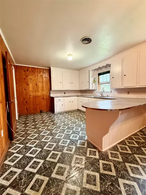 Kitchen - 316 Moore St, Springhill, LA 71075 photo 1 of 5