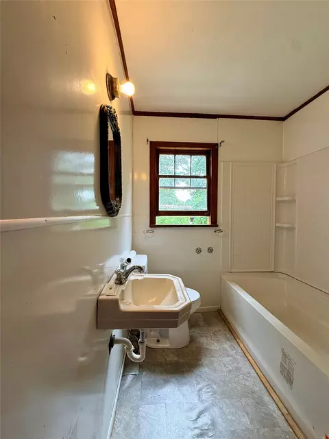 Bath - 316 Moore St, Springhill, LA 71075 photo 2 of 2