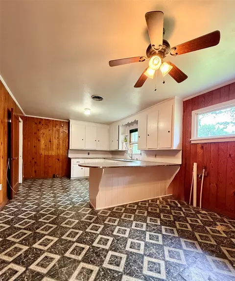 Kitchen - 316 Moore St, Springhill, LA 71075 photo 5 of 5