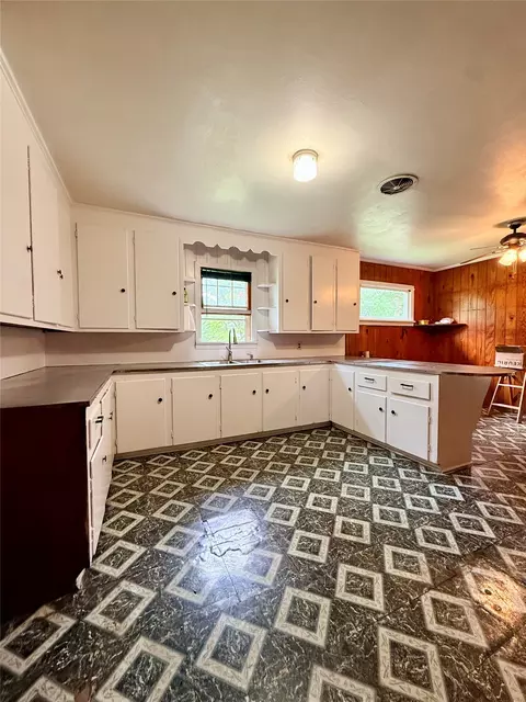 Kitchen - 316 Moore St, Springhill, LA 71075 photo 3 of 5