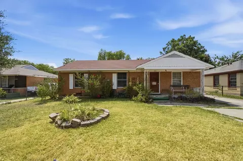 2231 Prichard Ln, Dallas, TX 75227