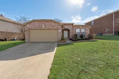 2528 Big Spring Dr, Fort Worth, TX 76120