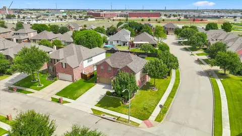 1100 Crest Breeze Dr, Haslet, TX 76052