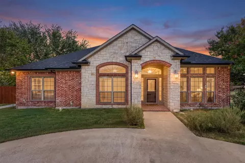 1010 Williams St, Ennis, TX 75119