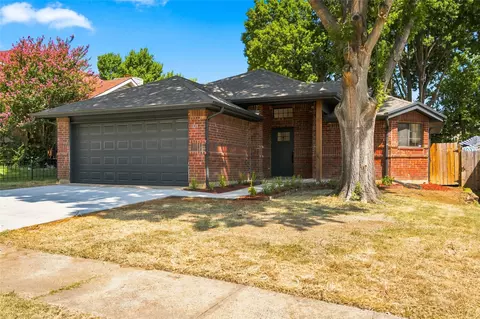 819 Lovingham Dr, Arlington, TX 76017