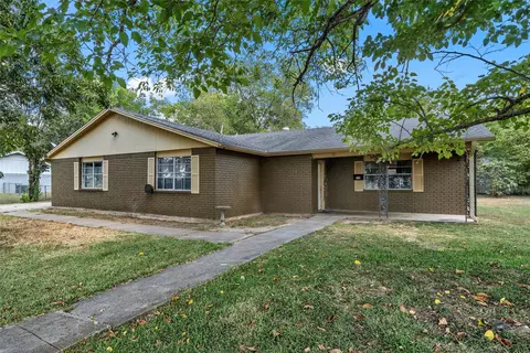 218 N Calhoun St, Groesbeck, TX 76642