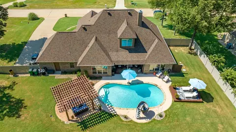 190 Lacebark Ln, Longview, TX 75605