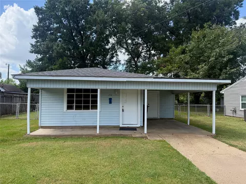 102 Lillian St, Bossier City, LA 71111
