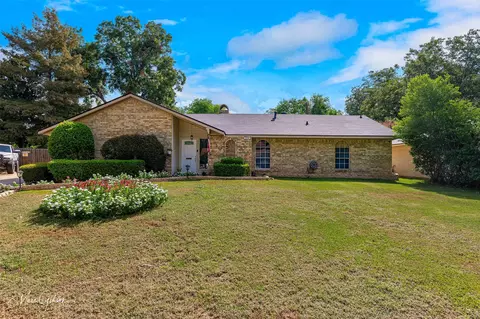 1318 Parkway Cir, Bossier City, LA 71112