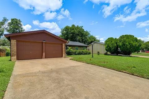 2009 Meadow Gln, Irving, TX 75060