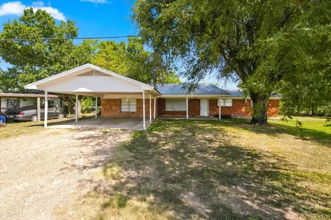 Exterior - 710 E Avenue A, Rosebud, TX 76570 photo 2 of 8