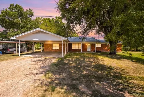710 E Avenue A, Rosebud, TX 76570