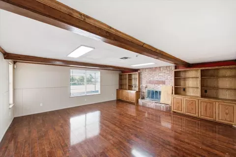 Living - 710 E Avenue A, Rosebud, TX 76570 photo 4 of 5