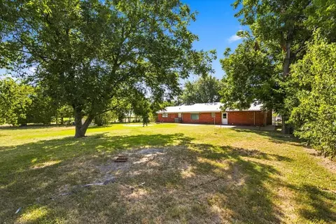 Exterior - 710 E Avenue A, Rosebud, TX 76570 photo 5 of 8