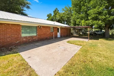 Exterior - 710 E Avenue A, Rosebud, TX 76570 photo 8 of 8