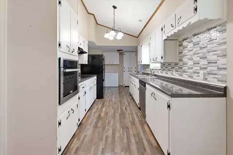 Entry Way - 710 E Avenue A, Rosebud, TX 76570 photo 1 of 1